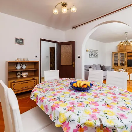 Appartement Antonija *